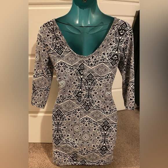 G21 Dress Geo Surprise Contour
Bodycon Black White Size M - Picture 2 of 7